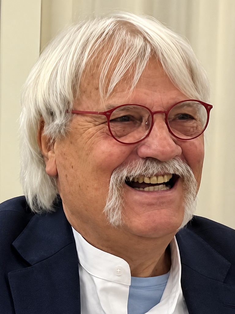 Christian Lanza souriant, lunettes